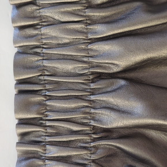 Forever 21 Faux Leather Gathered Waistband Mini Skirt MEDIUM Gray Silver Sheen - Picture 3 of 12